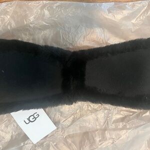 UGG® Genuine Fur Shearling Breathable Cozy Headband Classic Black